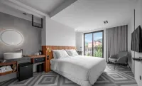 Black Horn B&B Hotels in Hengchun Township