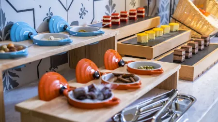 Vienna International Hotel (Fuping Frenyang Avenue Branch)