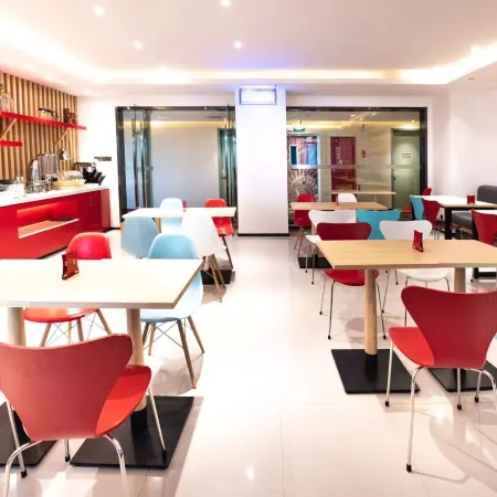 Ibis Hotel (Changji Jianshe Road Snack Street)