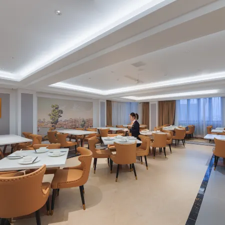 Vienna Hotel (Dongtai Hengrong Plaza) Отели в г. Донтай