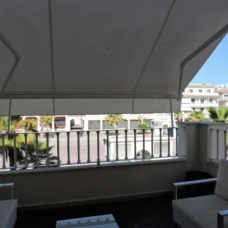 Abril Plaza de España Boutique