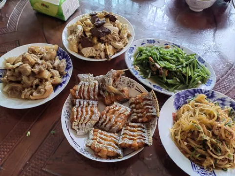 Return Homestay (Sanya Hailv Duty Free City Eternal Love Store) Отели рядом с достопримечательностью «Baodao Luobei Aquarium»