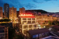 Vienna Hotel (Guangyuan Cangxi Branch) - parking