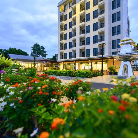 NORN Canalside Bangkok Hotel Отели рядом с достопримечательностью «Ват Бангкхуннон»