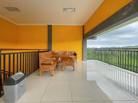 RedDoorz @ Jalan Raya Kuta Lombok Mandalika Отели в г. Ломбок