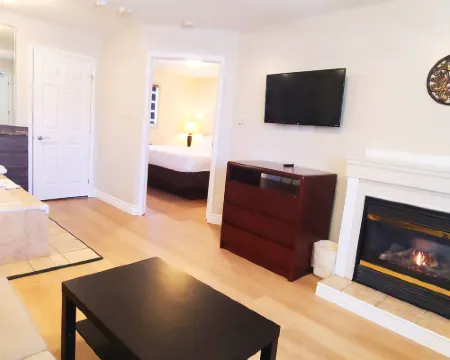 Riviera Inn & Suites 1000 Islands Hotels in Gananoque