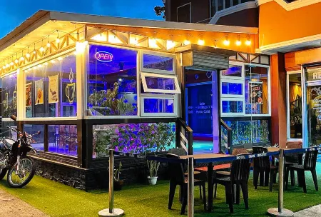 RedDoorz @ Hotel Dian Aparri