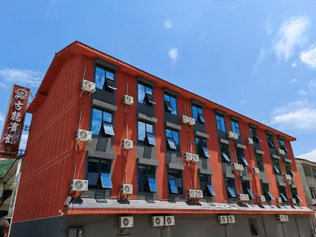 Pingwu Gulong Hotel Отели рядом с достопримечательностью «Plum Garden, Plum Forest, Pingtong Town»