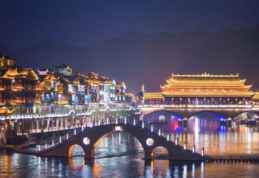 Yuanshe Muyun Ge Homestay (Phoenix Ancient City Nanhua Li Tourist Center Branch)Hotel Overview