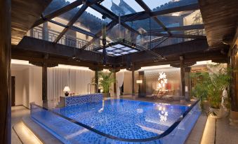 Swan Lake Inviting Moon Paviloin Hotel(Taierzhuang Ancient City Scenic Area)
