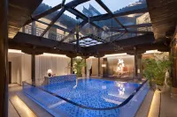 Swan Lake Inviting Moon Paviloin Hotel（Taierzhuang Ancient City Scenic Area）