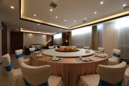 ROYGEM Hotel (People's Government of Loudi, Loudi) Отели в г. Лоуди