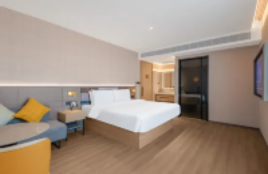 โรงแรมโฮมอินน์ พลัส (ประตูตะวันออกพื้นที่ชมวิวเมืองเก่าคัชการ์) โรงแรมใกล้สวนสนมเซียง