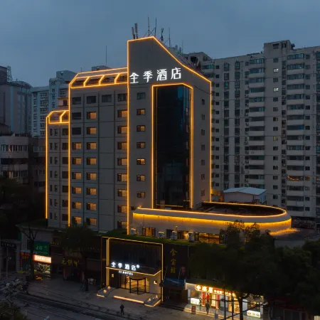 JI Hotel (Wuhan Hongshan Square Zhongnan Road Subway Station) Отели рядом с достопримечательностью «Хубэй, Китай, Южная Механическая Школа (Школьный Департамент)»