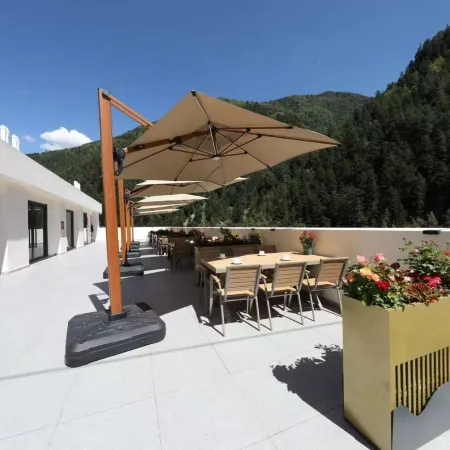 Fushan Hotel (the most popular and convenient oxygen hotel at the scenic area entrance)