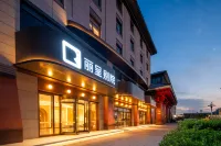 Rezen Retreat · Xintang (Luoyang Longmen High-Speed Railway Station East Plaza) Hotels near Peony Pavilion Scenic Area