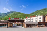 ECharm PLUS Hotel (Jiuzhaigou show of thousands)