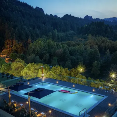Zhangjiajie Nanxi Bieyuan Resort Hotel (Wulingyuan National Forest Park Branch） 바오펑후 주변 호텔
