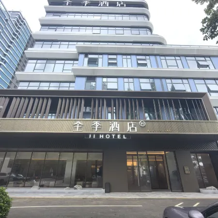 All Seasons Yichang Riverside Avenue River View Hotel