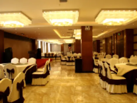 Maple Leaf Hotel Hotels in Yiliang