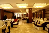 Maple Leaf Hotel Hotel di Yiliang