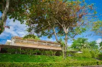 알몬트 비치 리조트 Pepang Chapel 주변 호텔