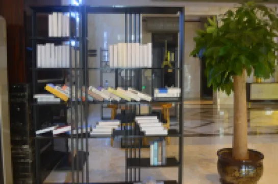 Chengkong Carrey International Hotel (Jingmen Railway Station Jingchu University of Technology)