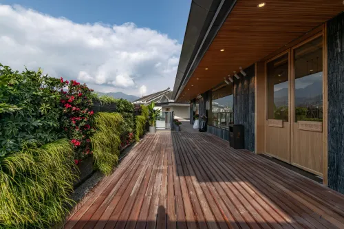 Dujiangyan Wooden Court  Hotel