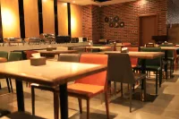 James Joyce Coffetel Hotel (Zhangjiakou Qiaoxi District Government Jinding Plaza)
