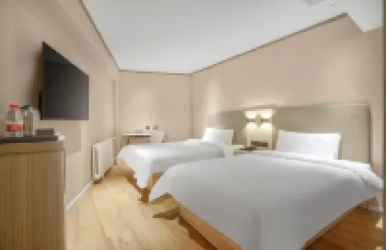 HanTing Hotel (Harbin Railway Station South Square Hushi Building)