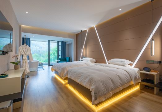 Jiangzuo Fenghuang Guesthouse의 정갈한 로비
