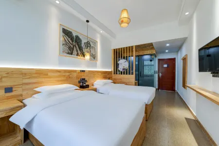 Floral Hotel·Huashan Qishan Guesthouse (Huashan Scenic Area Visitor Center)