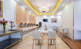 Vienna Hotel (Biyan Avenue, Yingshan Hot Spring Town)