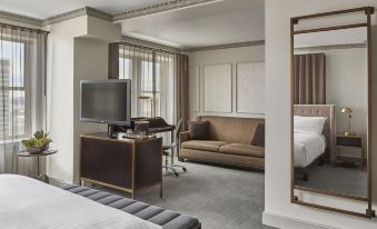 Hotel Phillips Kansas City, Curio Collection by Hilton