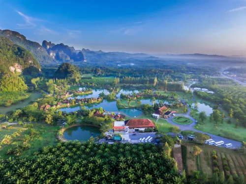 Borsaen Pool Villa Hotels in Thap Put