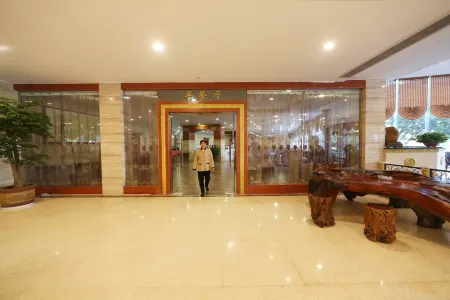 Wuning International Hotel Отели рядом с достопримечательностью «Shenwu Mountain»