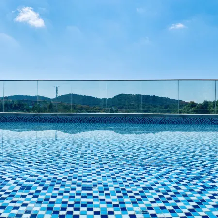 Zipeng Mountain Guangyuan International Conference Center
