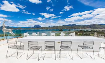 Lugu Lake Front Lake·Yueyao Lakeview Resort Hotel