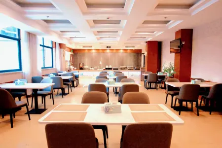 Homeinn Hotel (Zaozhuang Xuecheng District Guangming Avenue Beijing-Shanghai High-Speed Railway Station) Отели рядом со станцией Zaozhuang Railway Station