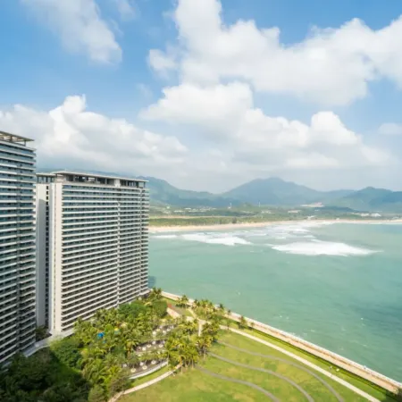 Yajing Haiju Surfing Seaview Design Hotel (Wanning Sunac Riyuewan Branch)