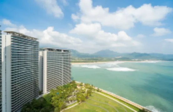 Yajing Haiju Surfing Seaview Design Hotel (Wanning Sunac Riyuewan Branch)