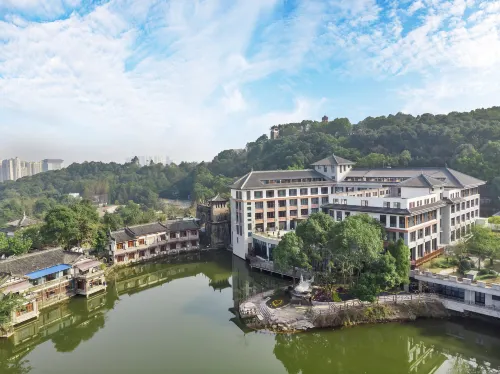 Howard Johnson Yilin Hotel - Parkering
