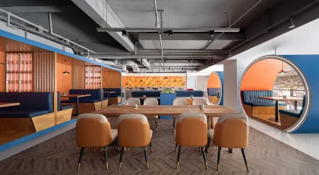 JOY Junyin Designer Hotel Отели рядом с достопримечательностью «Guiyang University Software Branch»