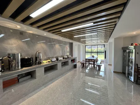 Yuelai River View Hotel (Zhenyuan Ancient City Scenic Area Branch) Отели рядом с достопримечательностью «Zhusheng Bridge»