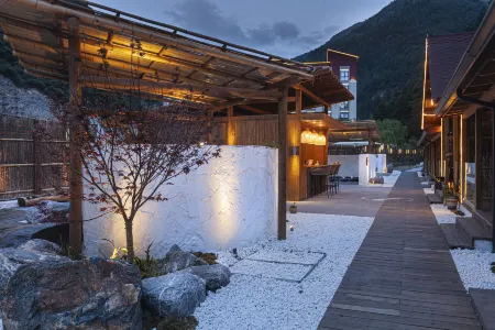 Yunduanshanyu Tangchi Homestay (Siguniangshan Shuangqiaogou Scenic Area)