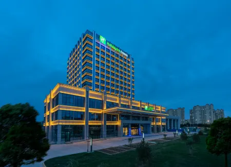 Holiday Inn Express Lanzhou New Area Zhongchuan Airports Отели рядом с достопримечательностью «Dinosaur Kingdom»