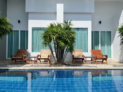 デラックスルーム(プール利用可) カタラッキー ヴィラ&プールアクセス プーケットの写真