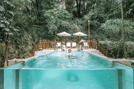 Heyuan guest world fun villa Annan Peninsula hot spring villa Отели рядом с достопримечательностью «Spring Woods»