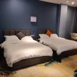 Weining Yueminlong Hotel