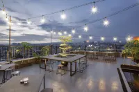 Zest Sukajadi Bandung by Swiss-Belhotel International - breakfast